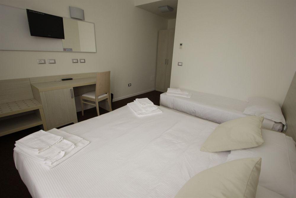 Hotel Paradise Airport 3*