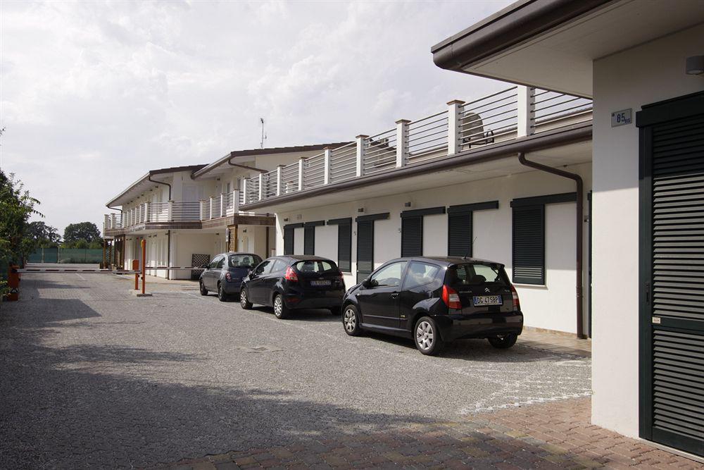 Hotel Paradise Airport